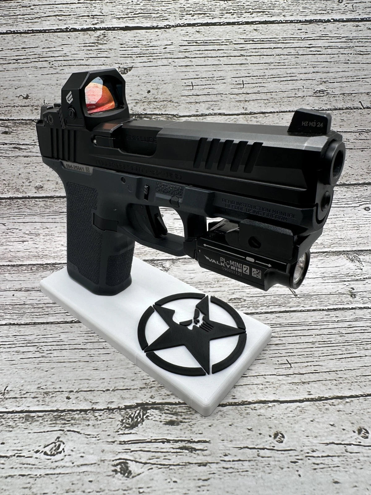 Army Star With Punisher Pistol Display – For Glock Double Stack Pistols & Clones