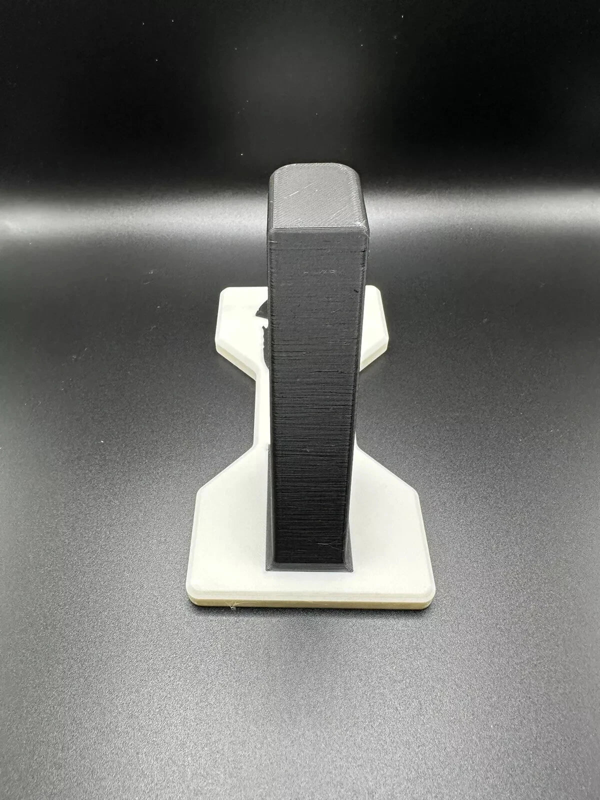 John Wick Double Stack 1911/2011 Pistol Display Stand – Tactical Elegance Meets Cinematic Style