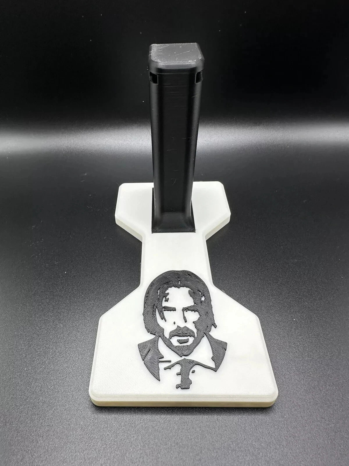 John Wick Double Stack 1911/2011 Pistol Display Stand – Tactical Elegance Meets Cinematic Style