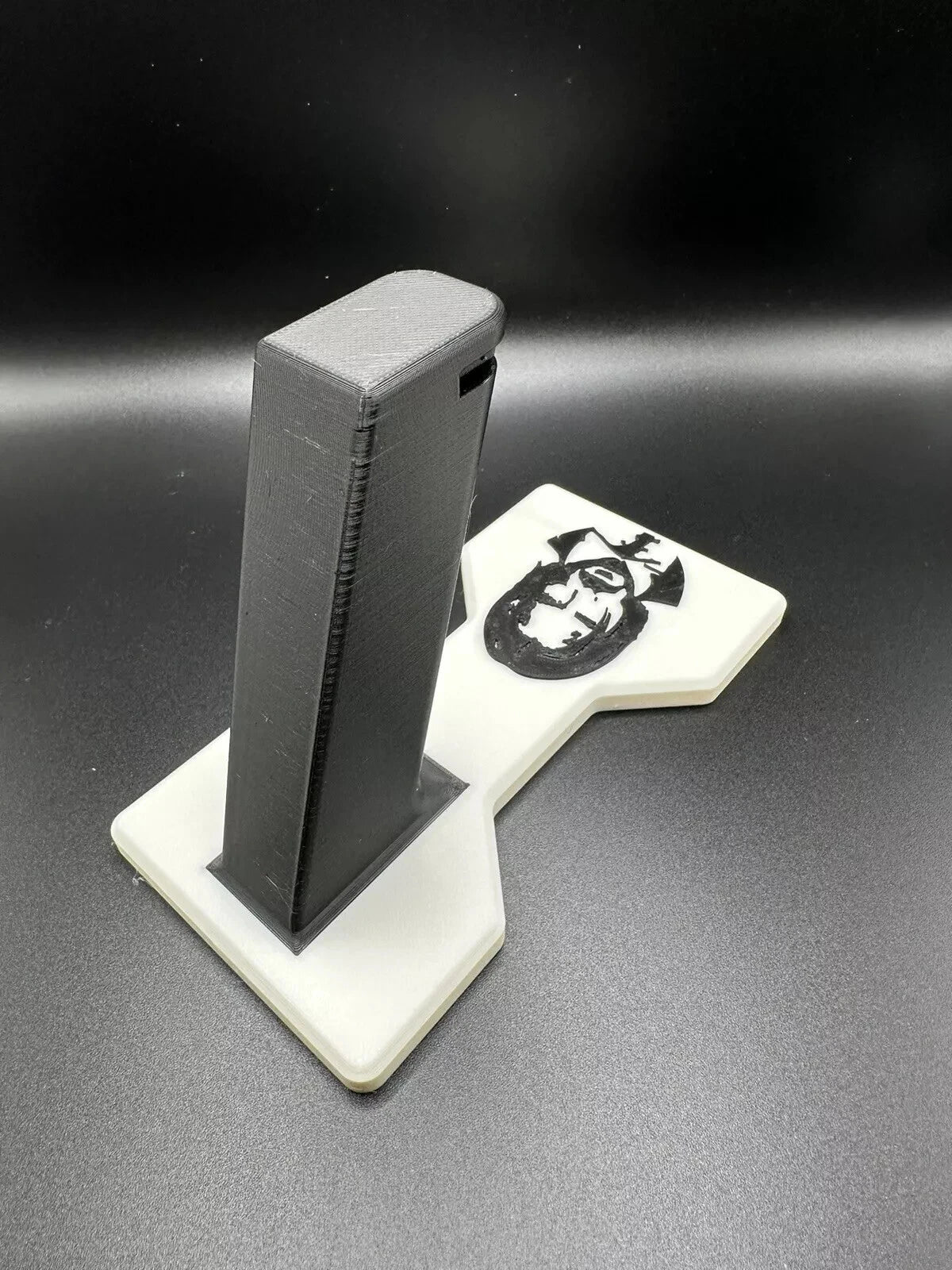 John Wick Double Stack 1911/2011 Pistol Display Stand – Tactical Elegance Meets Cinematic Style