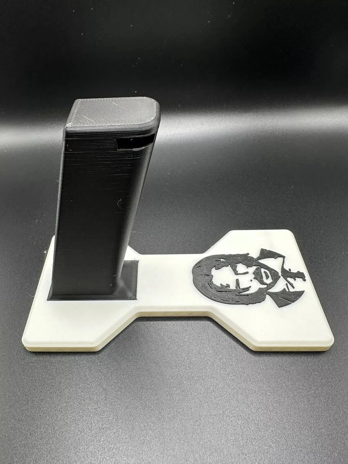 John Wick Double Stack 1911/2011 Pistol Display Stand – Tactical Elegance Meets Cinematic Style