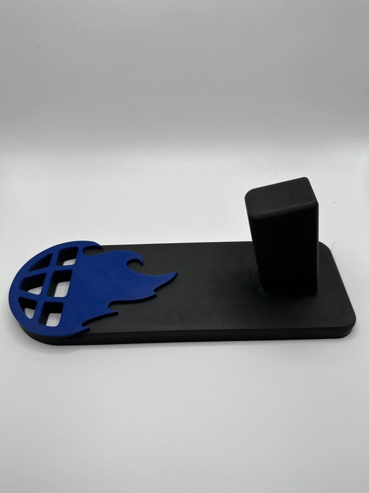 Atlas 2011 Pistol Display Stand – Raised Logo – alternate view