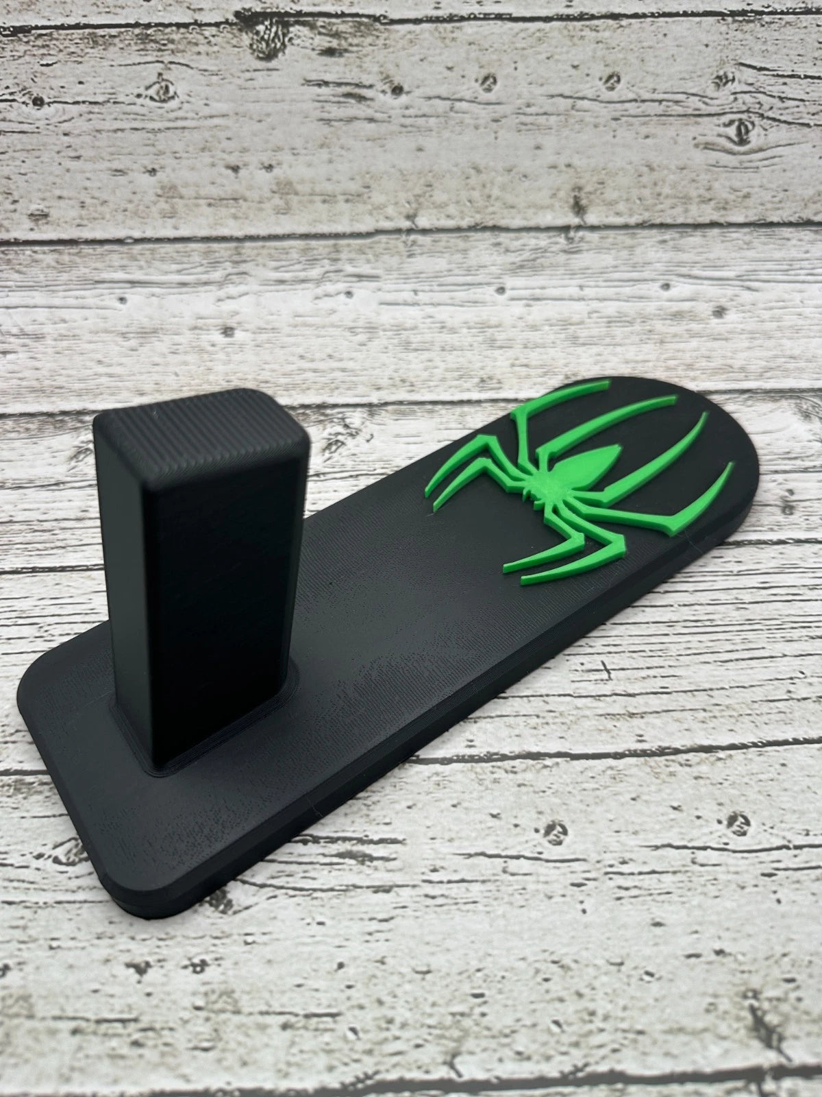 Venom 2011 / Double-Stack 1911 Display Stand – Black & Green – alternate view