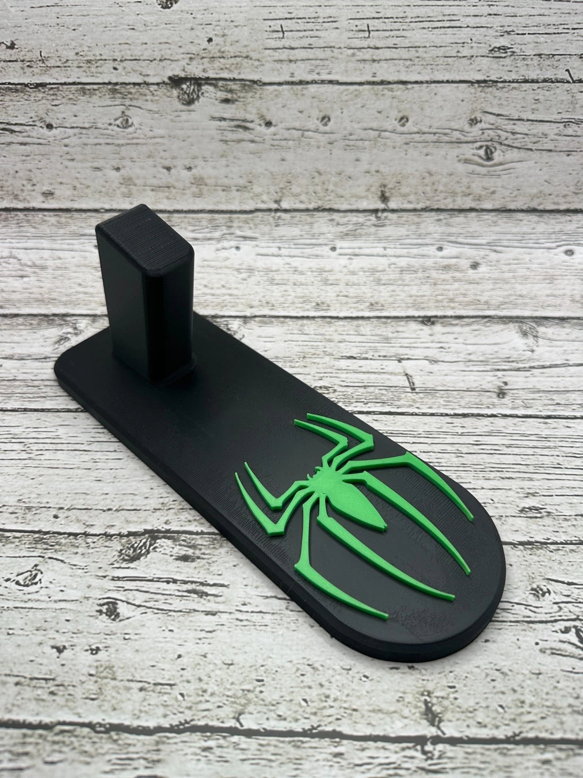 Venom 2011 / Double-Stack 1911 Display Stand – Black & Green – alternate view