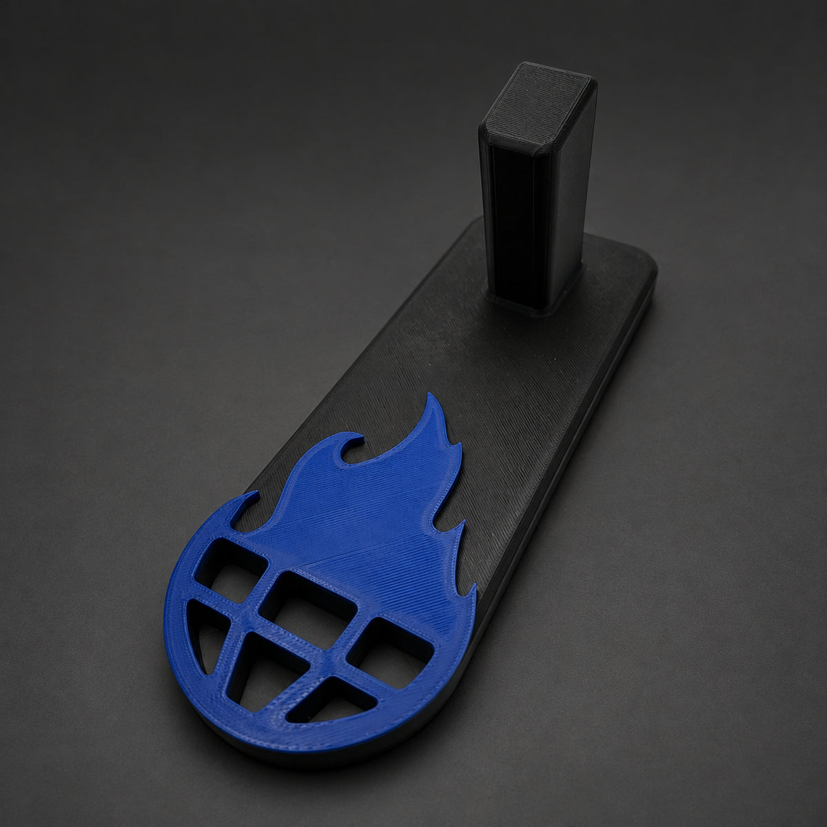 Atlas 2011 Pistol Display Stand – Raised Logo